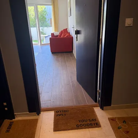 Rosa Seasonalflat Au Rdc 80 Rue Paul Vaillant Couturier 92240 Daire *